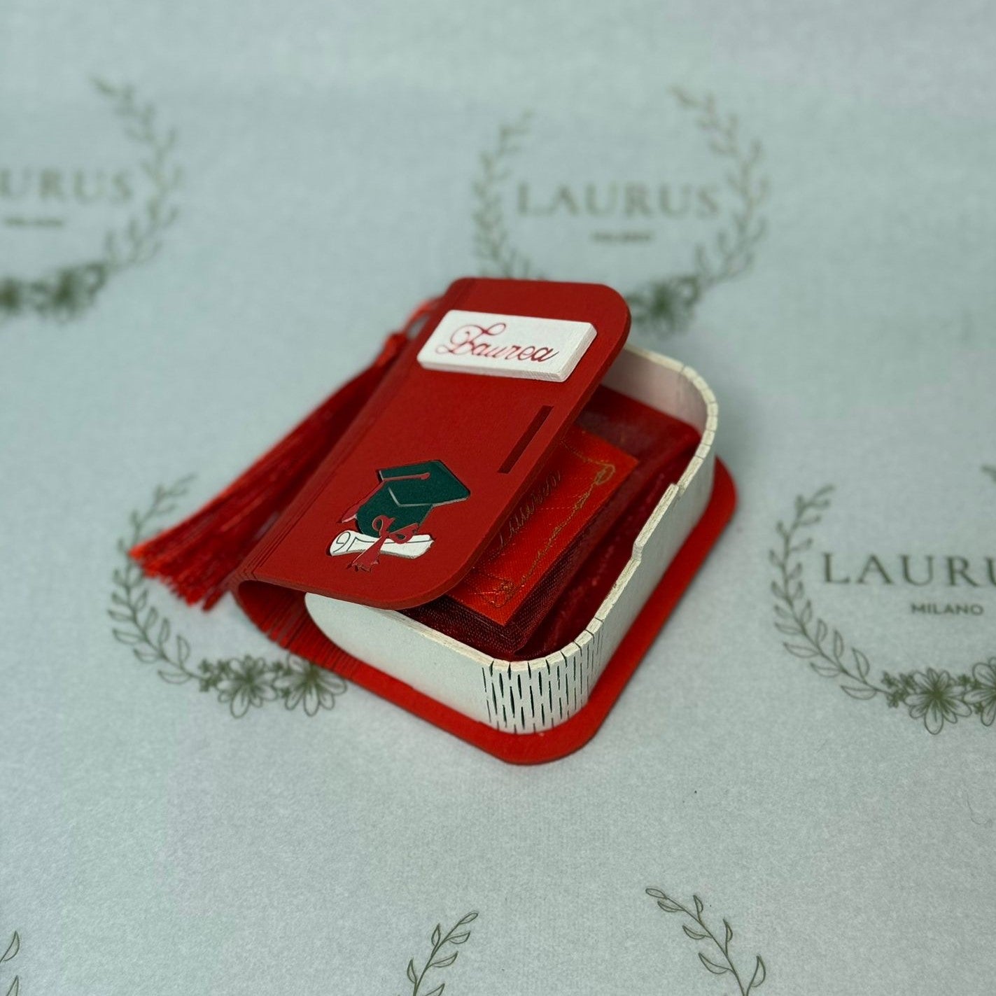 Bomboniera Laurea - scatolina di legno con nappina