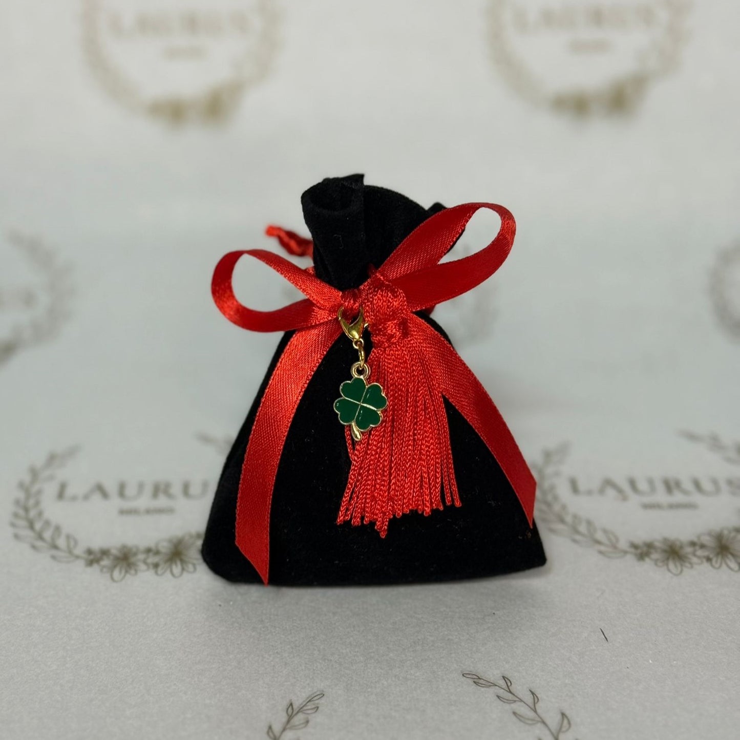 Bomboniera Laurea - sacchetto piccolo in velluto nero