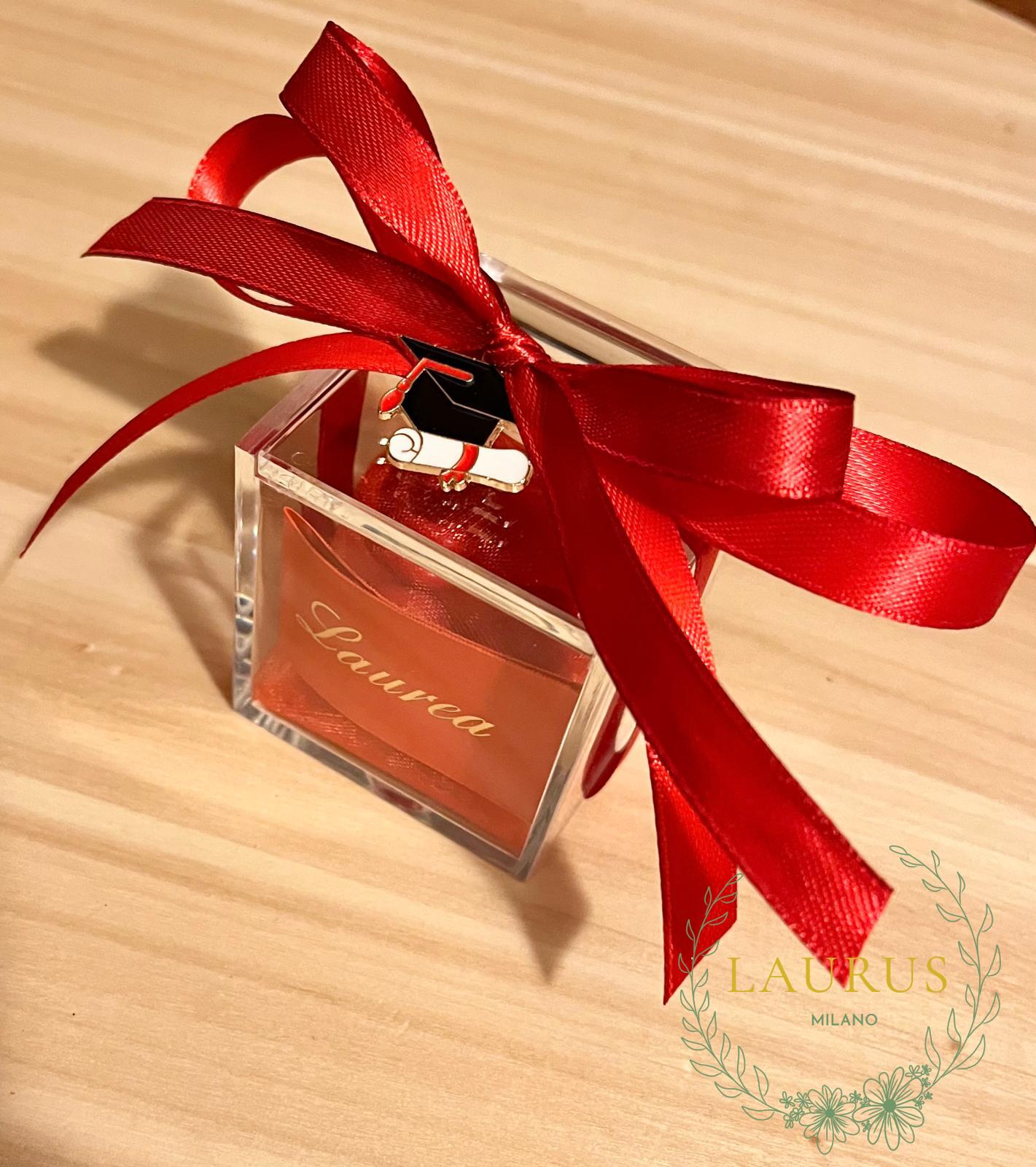 Bomboniera Laurea - scatolina trasparente con ciondolino metallo