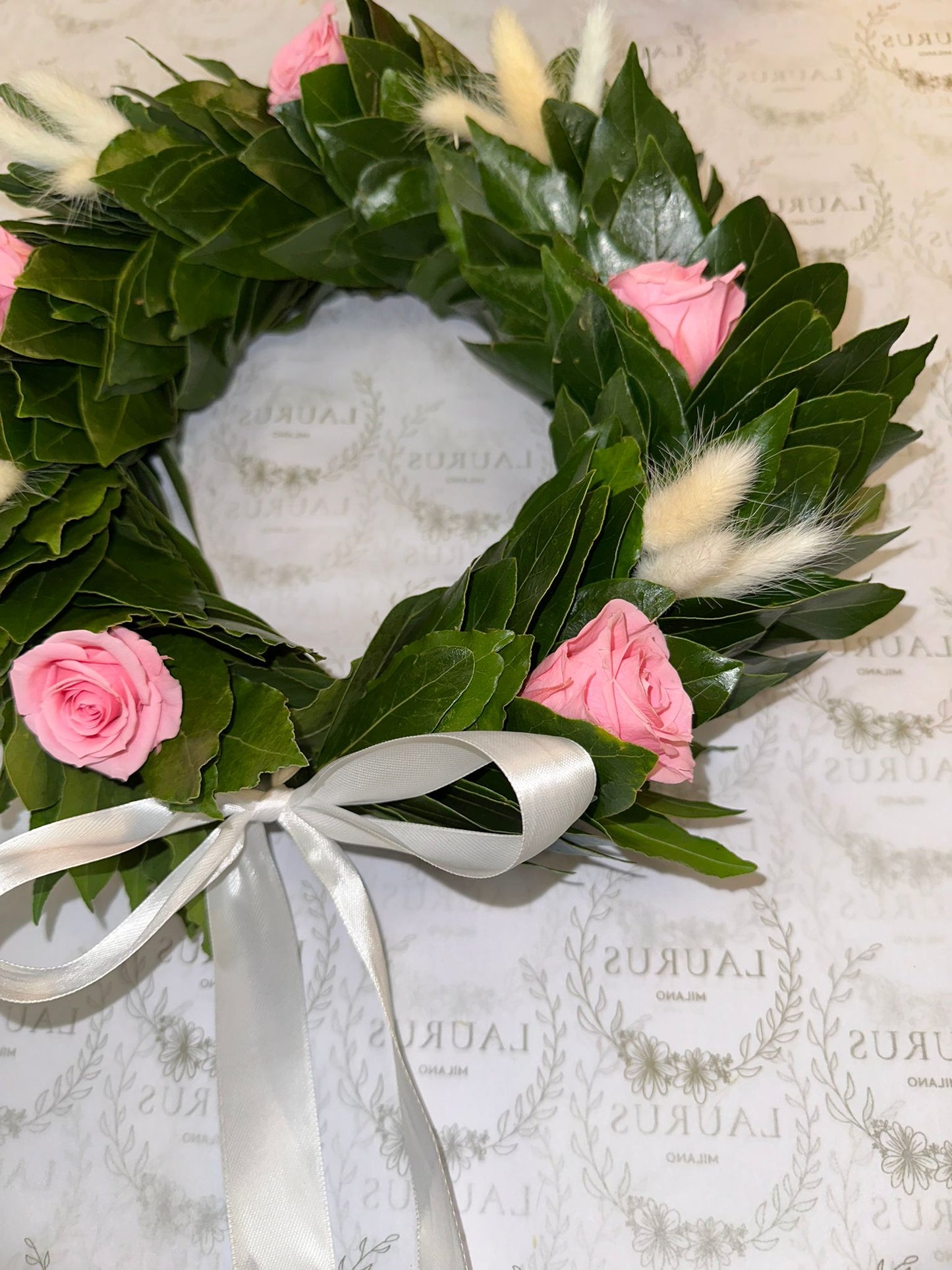 Corona d'Alloro - Rose rosa e Pampas