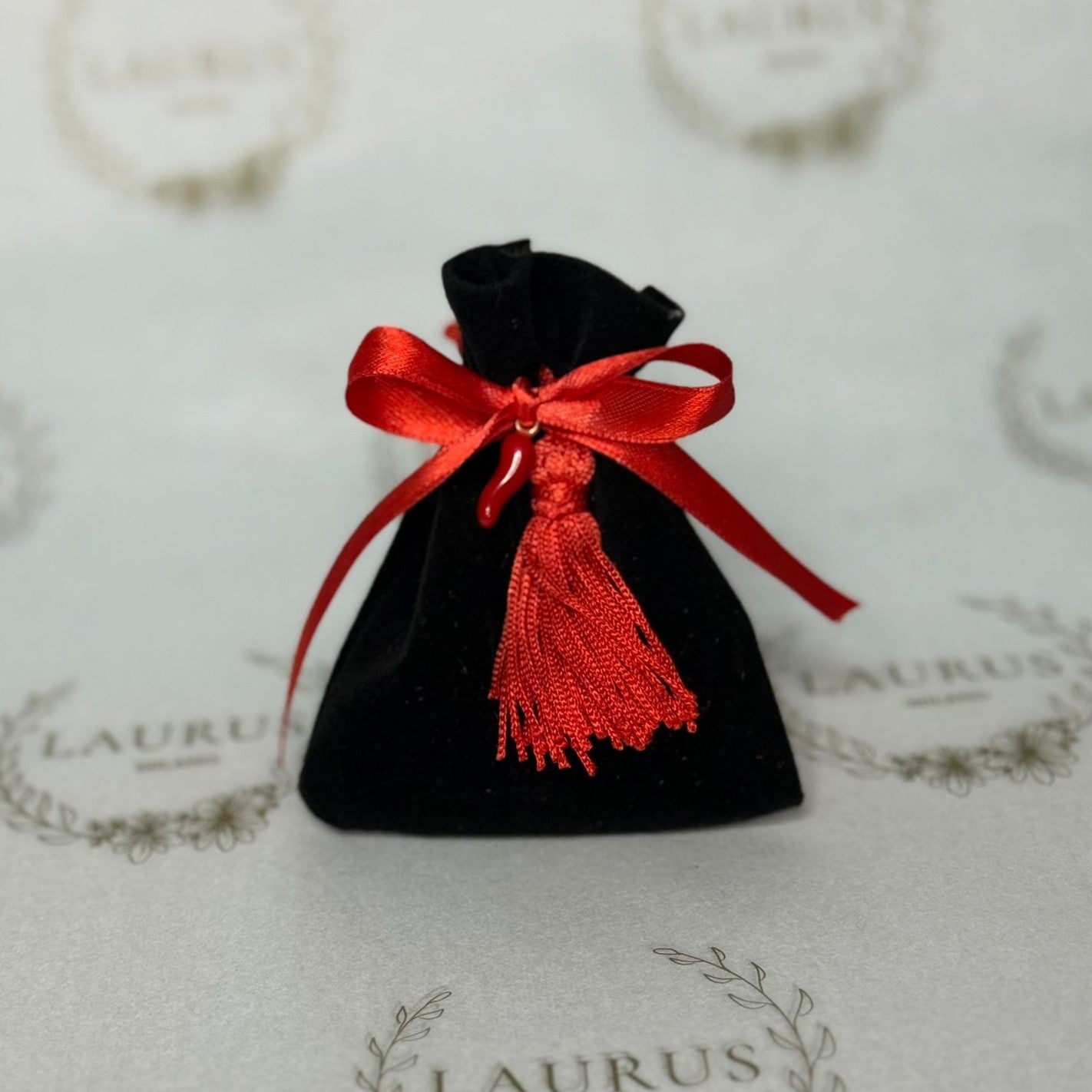 Bomboniera Laurea - sacchetto piccolo in velluto nero