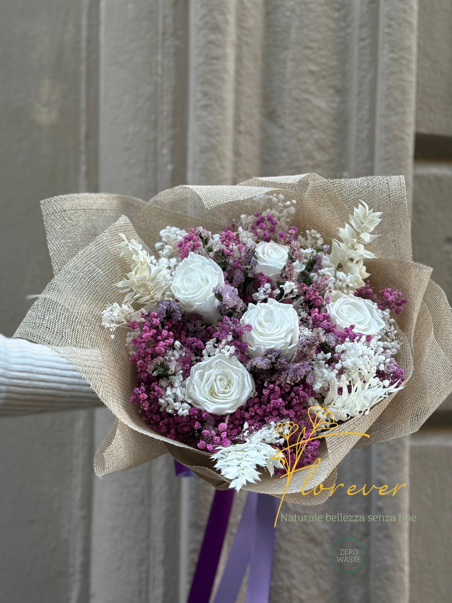 Bouquet di Fiori Stabilizzati Bianchi e Lilla