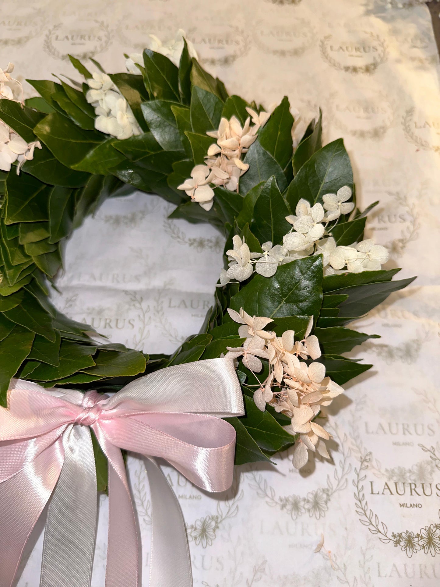 Corona d'Alloro - Ortensia bianca e rosa