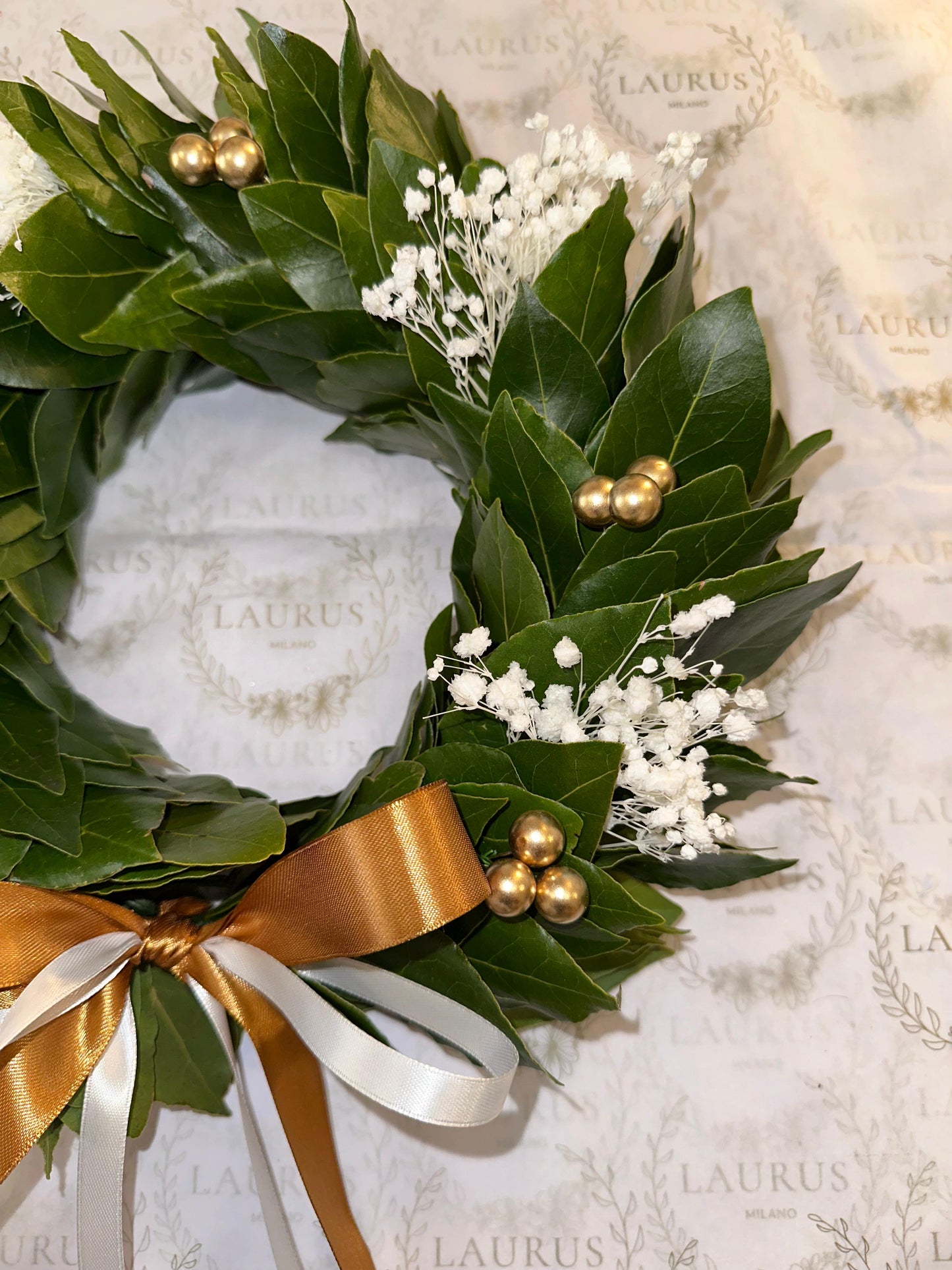 Corona d'Alloro - Bacche oro e Gypsophila